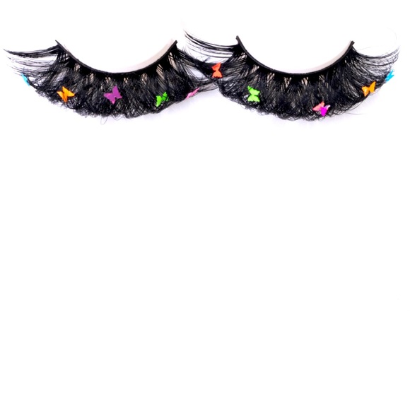 Lashes - Picture 8 of 9